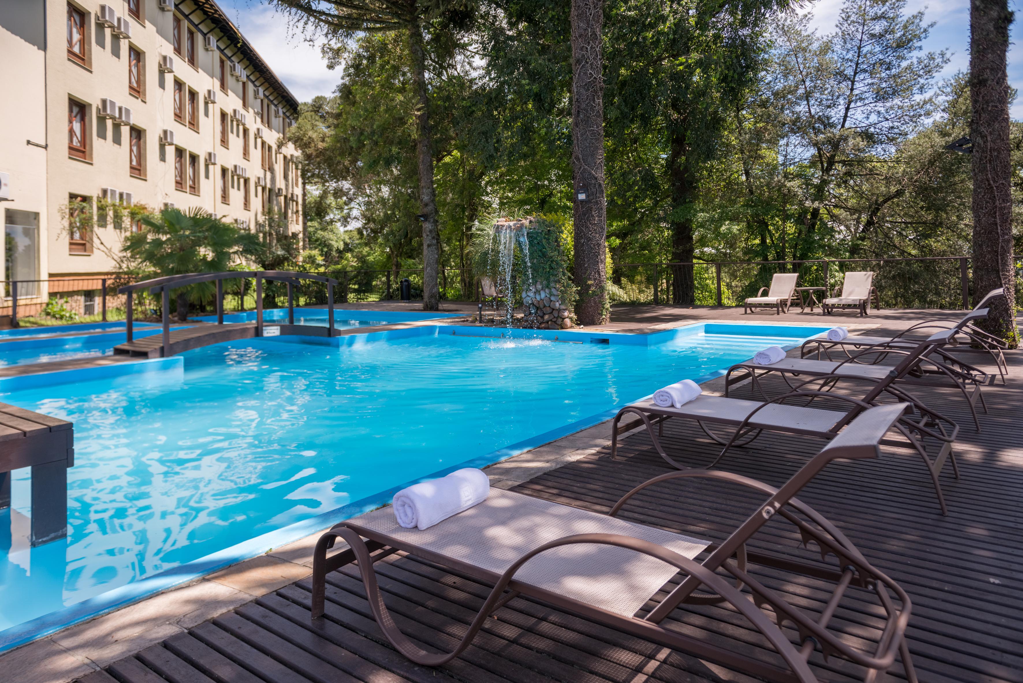 Wish Serrano Resort Gramado Exterior foto The swimming pool at the hotel